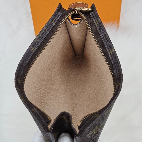 Louis Vuitton Monogram Toiletry Pouch 17 - Picture 13 of 17